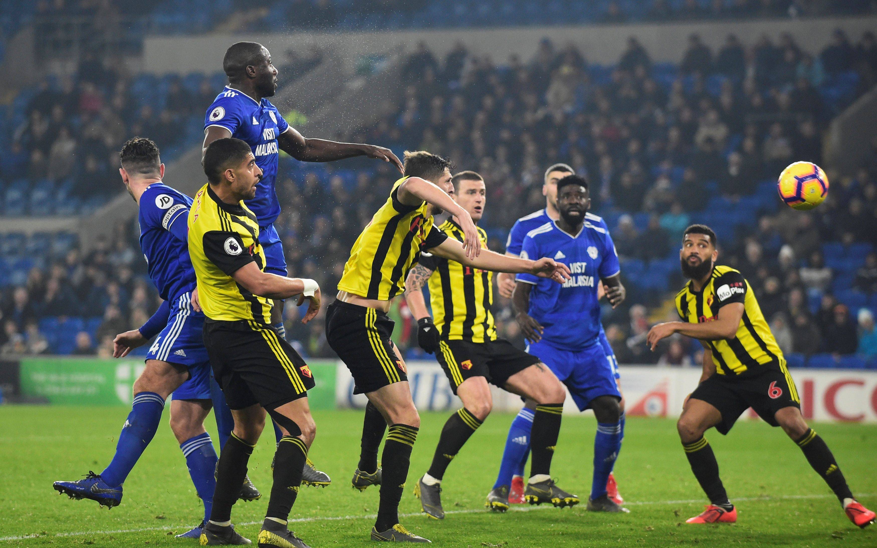 包含曼联球员庆祝重要胜利：士气高涨备战下个比赛，掌声雷动的词条