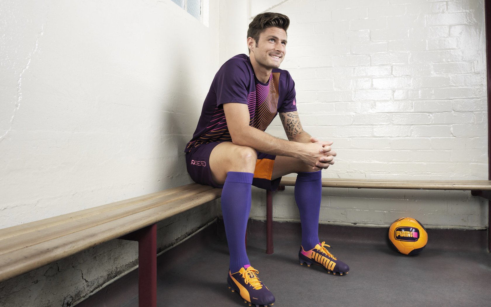 当悬念被提前杀死,马刺的团队利刃与布克的个人锋芒,诠释竞技体育的两种终结美学