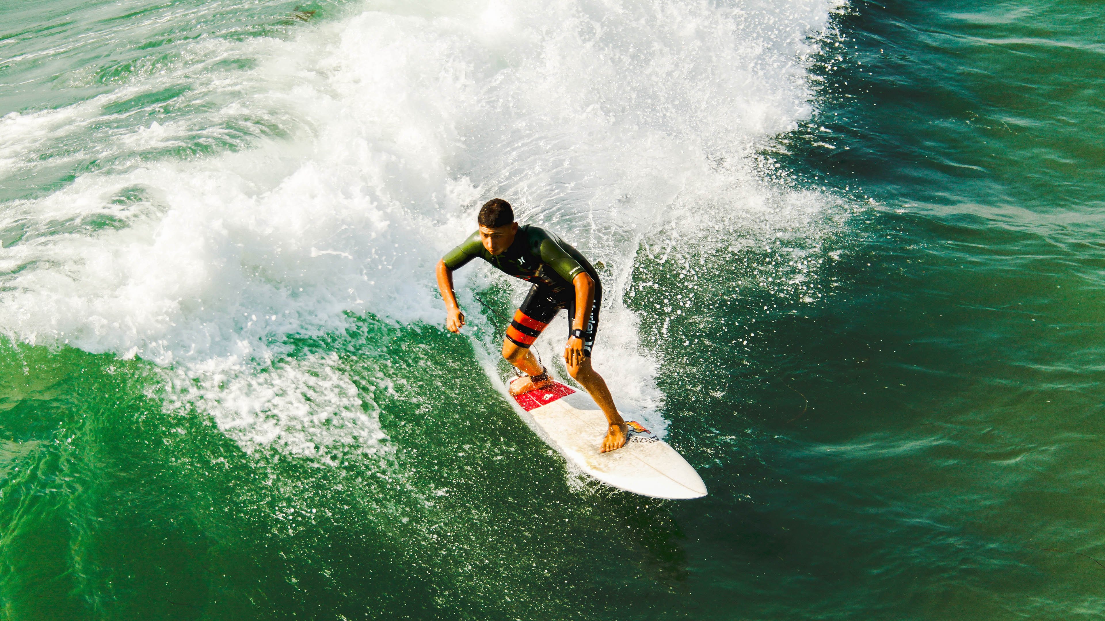 开云体育平台APP-乔治攻防一体狂轰37+7+6！国王主场血洗雄鹿，快船旧将正名之战